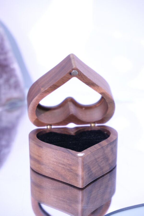 木质开窗求婚戒指收纳盒摆件