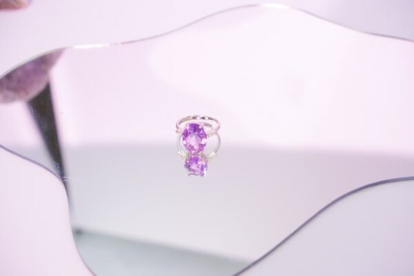 紫彩宝戒指