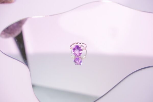 紫彩宝戒指